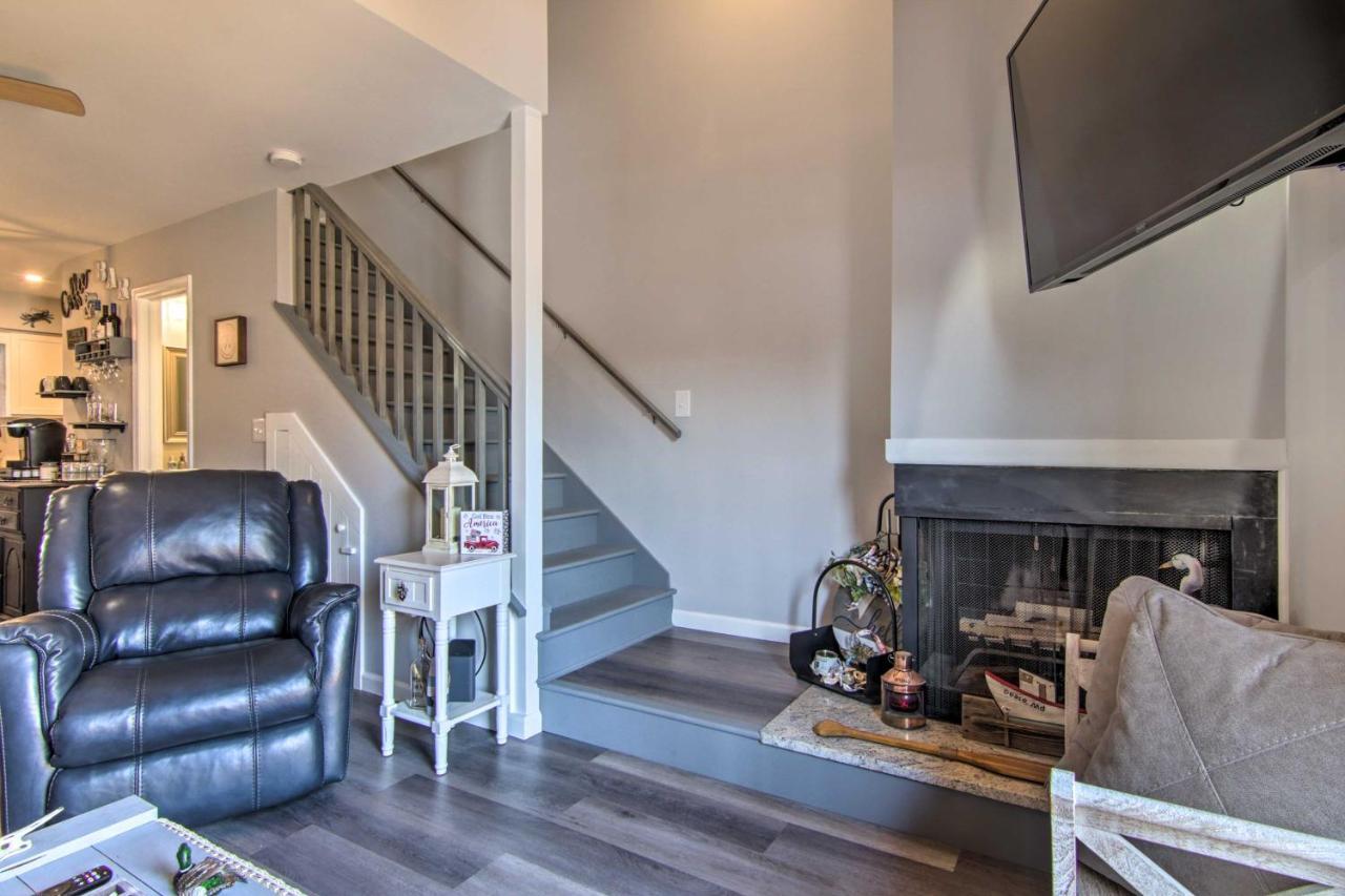 Airy Ocean City Condo On Canal Front With Deck! Exterior photo