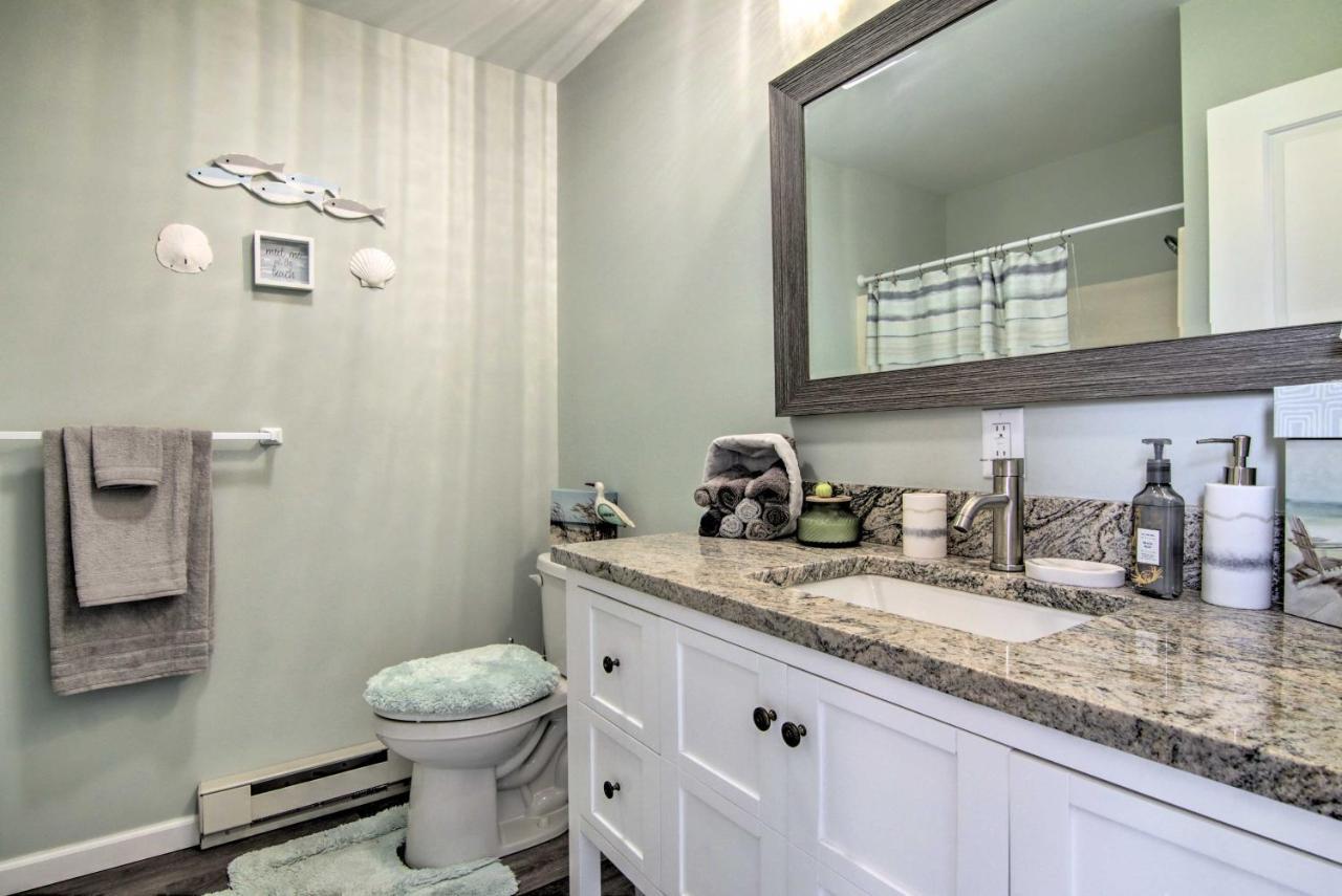 Airy Ocean City Condo On Canal Front With Deck! Exterior photo